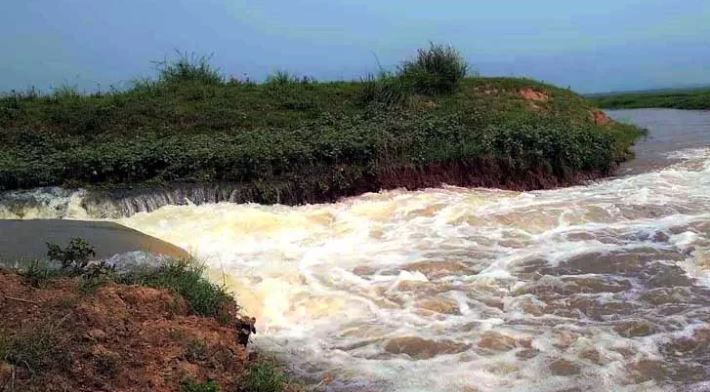 বাঁধ ভেঙে তলিয়ে গেলো আরও দুই হাওর