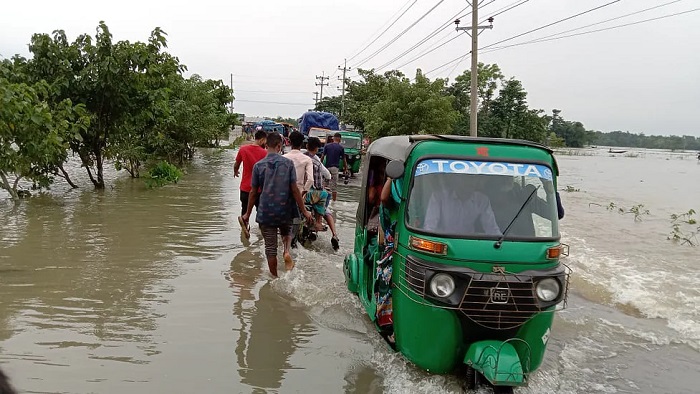 বন্যায় সারাদেশের সঙ্গে বিচ্ছিন্ন সুনামগঞ্জ