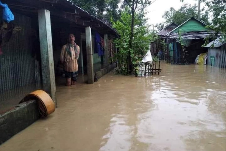 বন্যায় ভাসছে সিলেট, কষ্টে লাখো মানুষ