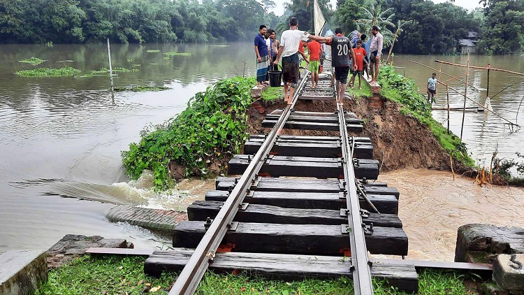 বন্যায় ভেঙে গেছে রেলের কালভার্ট, নেত্রকোনায় ট্রেন চলাচল বন্ধ