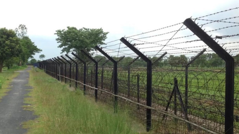 সীমান্তে বিজিবির ওপর হামলা, গুলিতে চোরাকারবারি নিহত