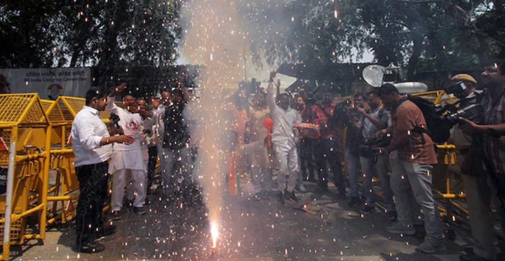 কর্ণাটকে ধরাশায়ী বিজেপি, বড় জয় কংগ্রেসের