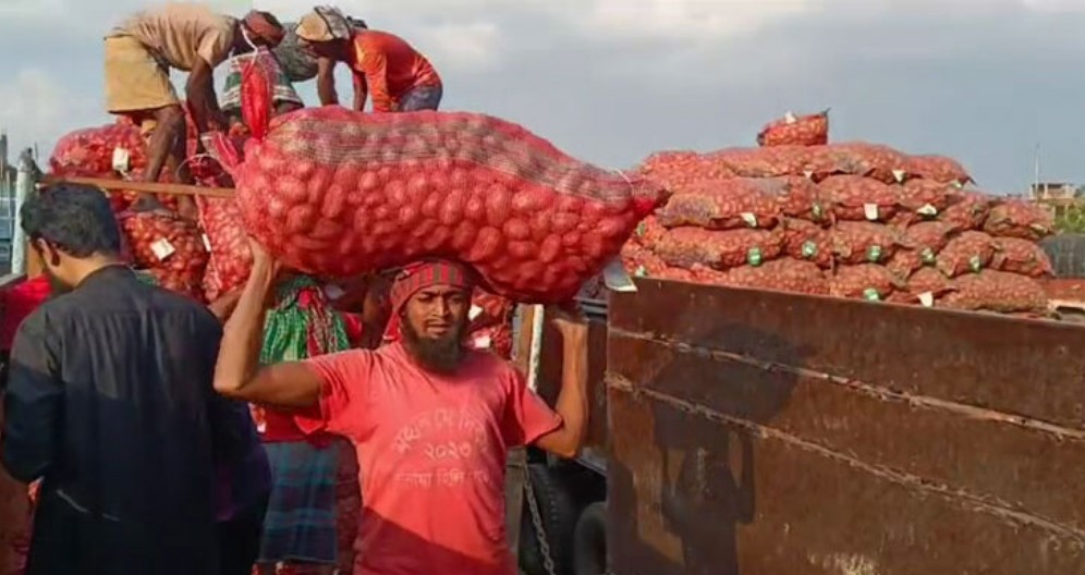 দেড় লাখ টন আলু আমদানির অনুমতি, এলো ২৭০০ টন