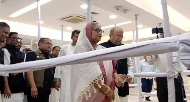 আওয়ামী লীগের মনোনয়ন ফরম কিনলেন শেখ হাসিনা
