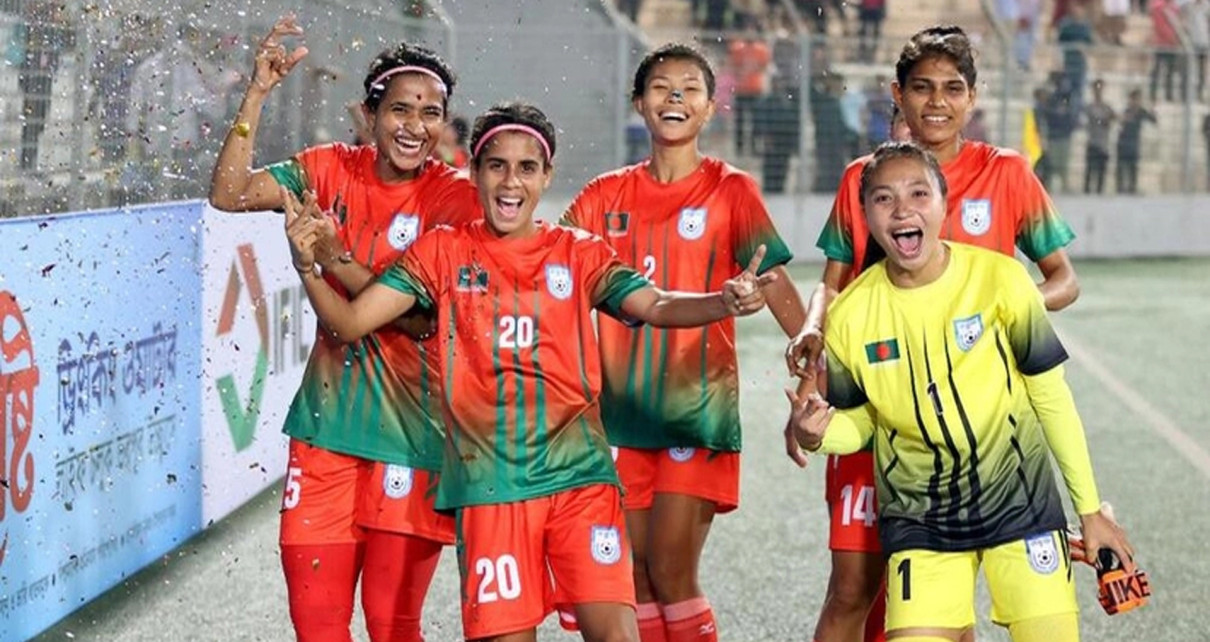 সিঙ্গাপুরকে ৮-০ গোলে বিধ্বস্ত করলো বাংলার মেয়েরা