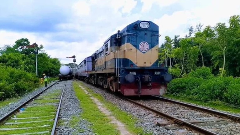 পাঁচ ঘণ্টা পর ঢাকার সঙ্গে সারাদেশের ট্রেন চলাচল স্বাভাবিক