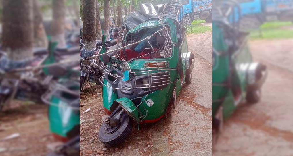 চট্টগ্রামে ডাম্পট্রাক-অটোরিকশা মুখোমুখি সংঘর্ষ, নিহত ২ 