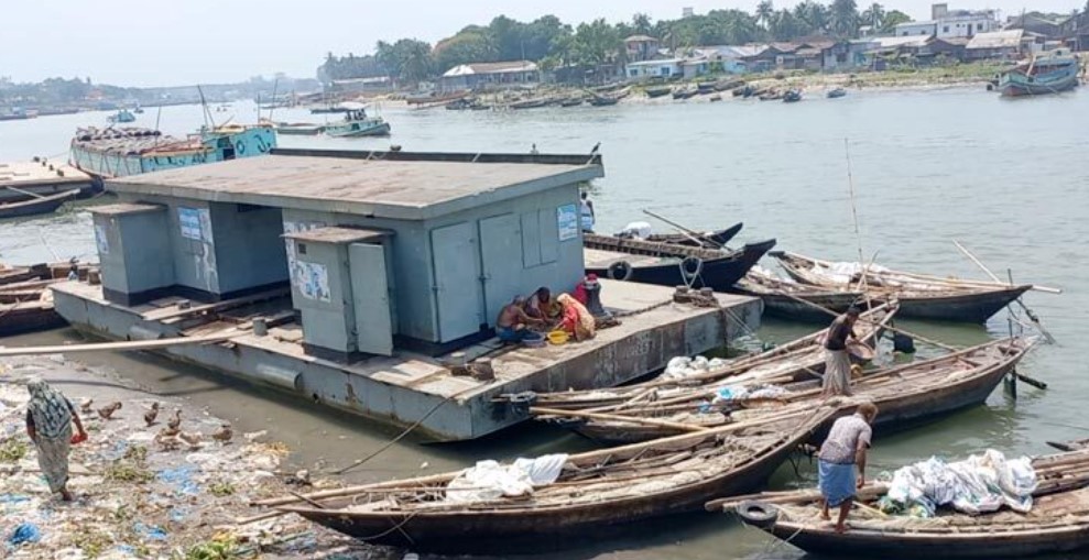 পদ্মা-মেঘনায় মিলছে না ইলিশ, হতাশ জেলেরা