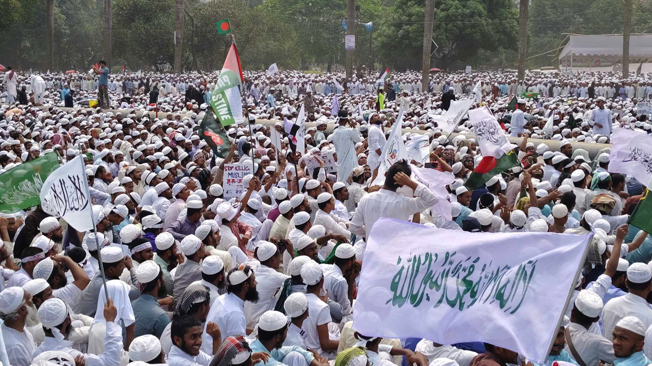 এবার আওয়ামী লীগ নিষিদ্ধে শক্ত অবস্থানে হেফাজতও