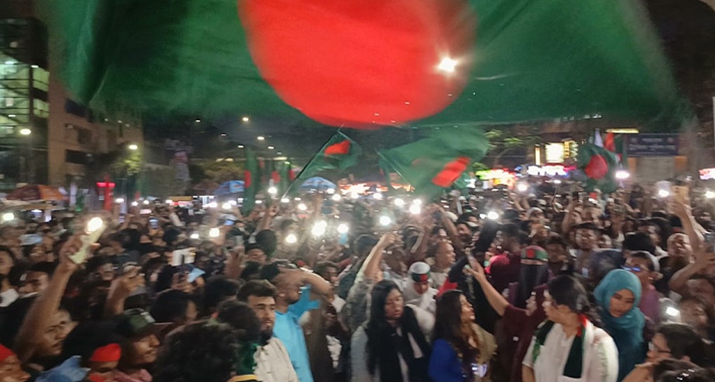 আওয়ামী লীগ নিষিদ্ধের খবরে ছাত্র-জনতার উল্লাস