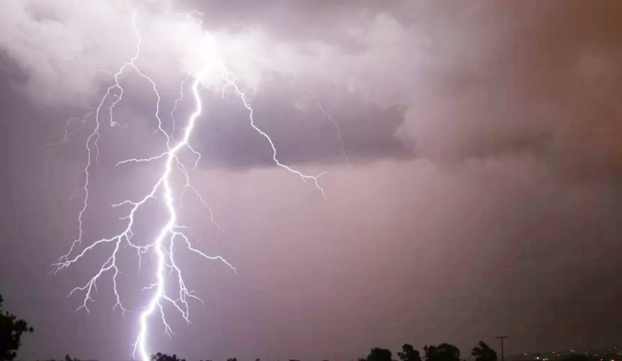বজ্রপাত ও ঝড়ে একদিনে ১৪ জনের মৃত্যু