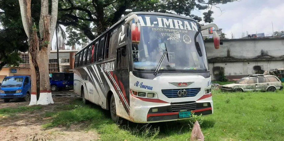 সাড়ে ৫ ঘণ্টা ডাকাতদের নিয়ন্ত্রণে বাস, নারী যাত্রীদের শ্লীলতাহানি