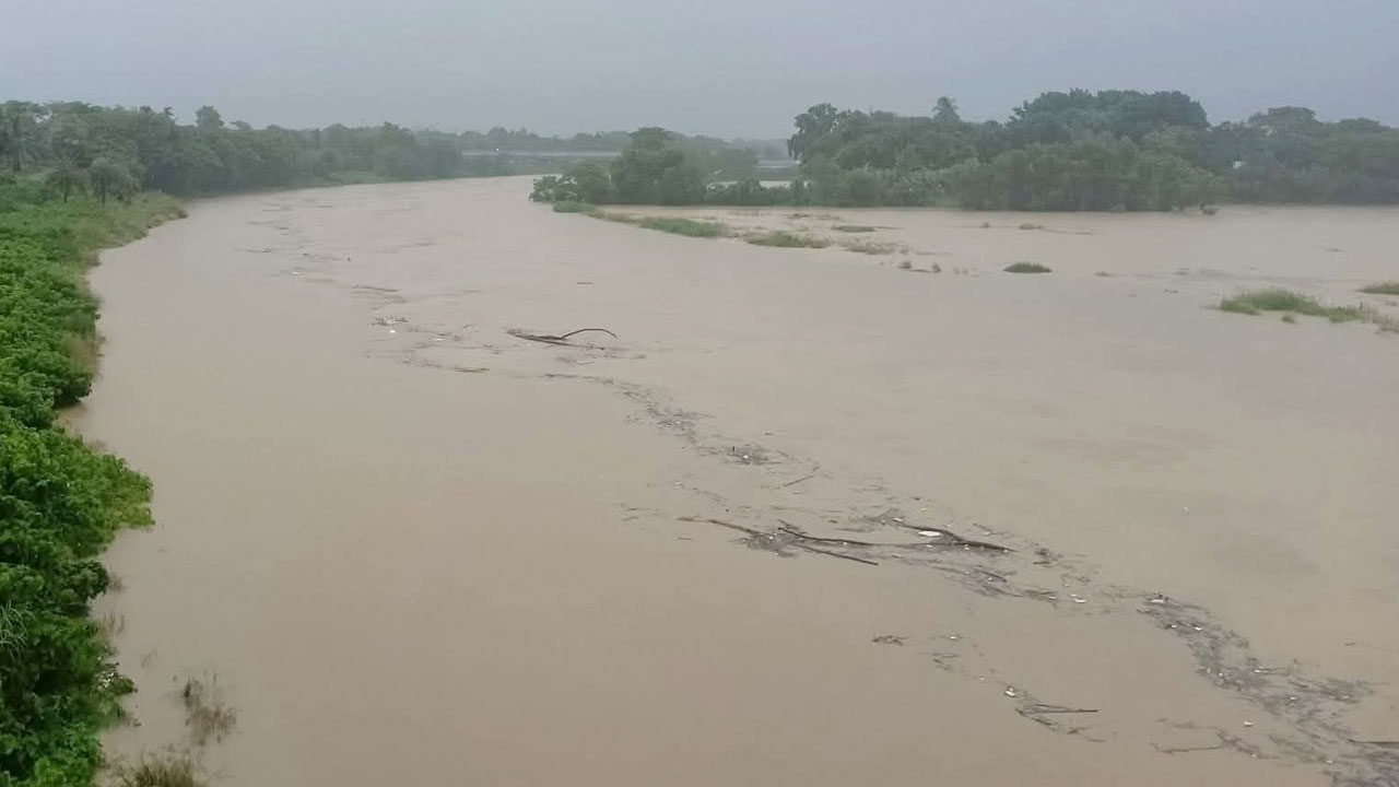 বাড়ছে গোমতী নদীর পানি, কুমিল্লায় বন্যার শঙ্কা