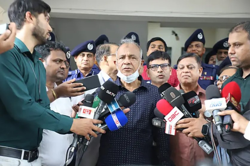 মিটফোর্ডে হত্যার ঘটনায় জড়িত সবাইকে আইনের আওতায় আনা হবে: স্বরাষ্ট্র উপদেষ্টা