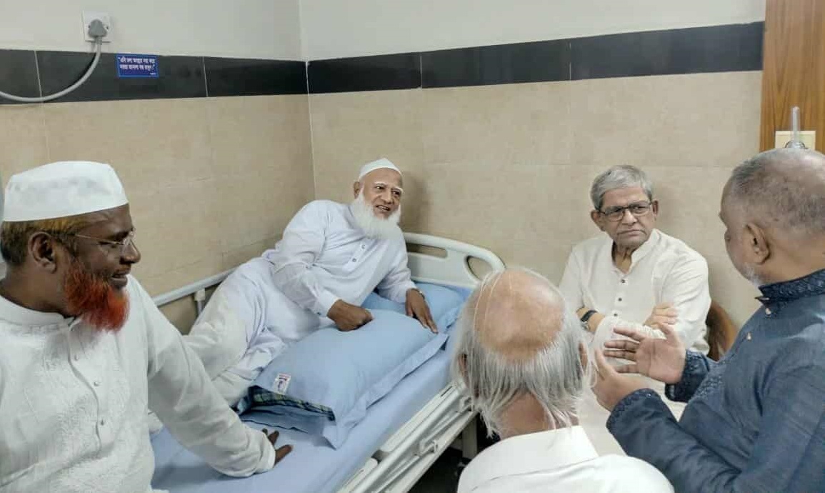 জামায়াতের আমিরকে হাসপাতালে দেখতে গেলেন মির্জা ফখরুল