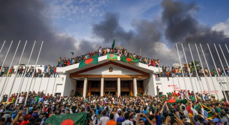 ঐতিহাসিক ৩৬ জুলাই: স্বৈরাচার হাসিনার পলায়নের দিন, ঢাকামুখী জনস্রোত