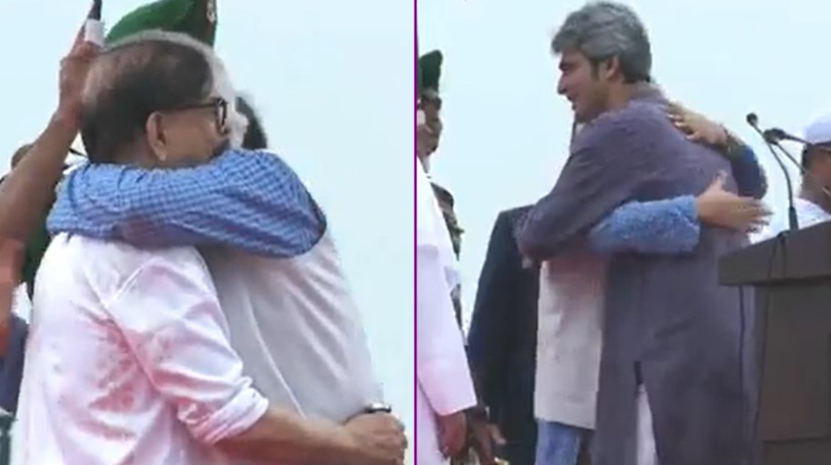ঘোষণাপত্র পাঠ শেষে নেতাদের সঙ্গে বুক মেলালেন প্রধান উপদেষ্টা