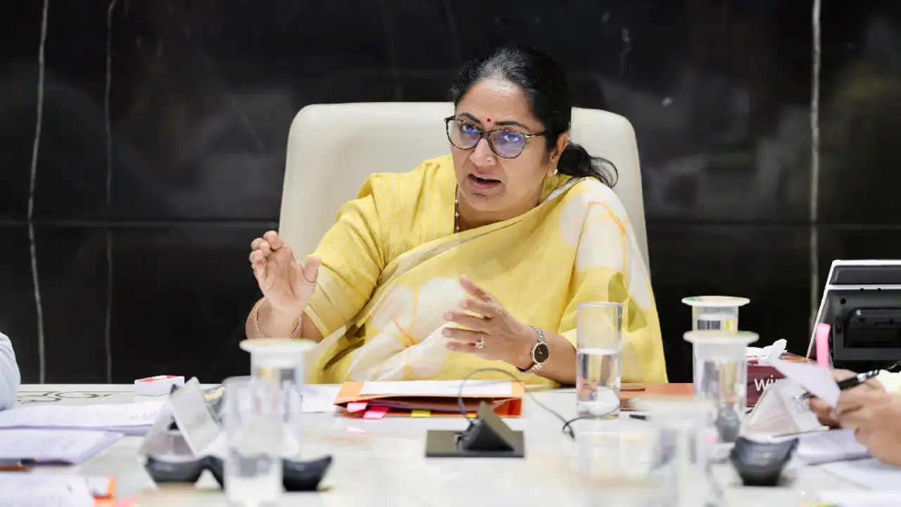 নিজ বাসভবনে দিল্লির মুখ্যমন্ত্রীর ওপর হামলা, গ্রেপ্তার ১