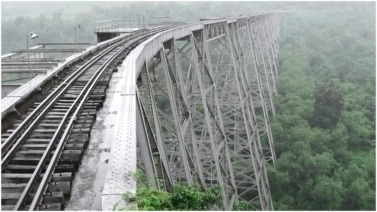 মিয়ানমারে বিস্ফোরণ ঘটিয়ে ঐতিহাসিক রেলসেতু উড়িয়ে দিলো বিদ্রোহীরা