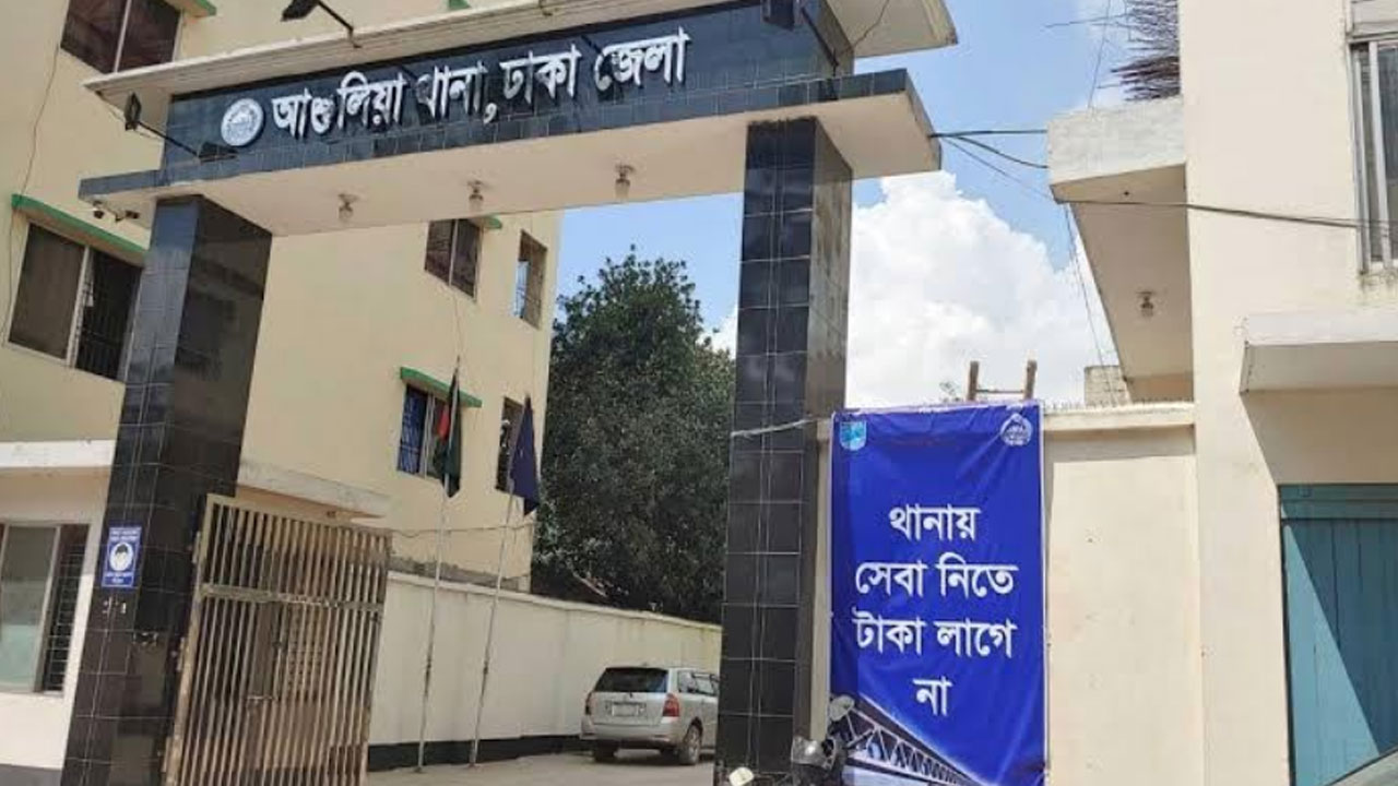 ঢাকা-আরিচা মহাসড়কে চলন্ত গাড়ি থামিয়ে চালককে কুপিয়ে হত্যা