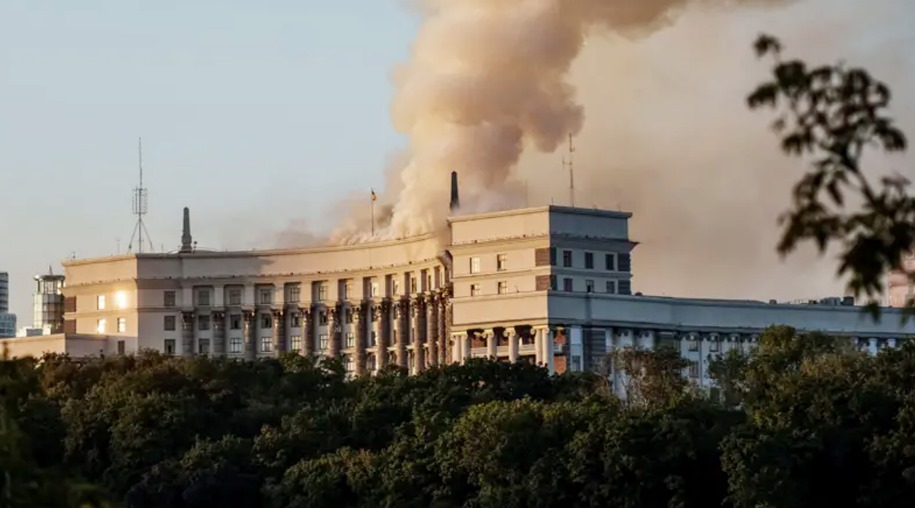 ইউক্রেনের মন্ত্রিসভার ভবনে রাশিয়ার হামলা
