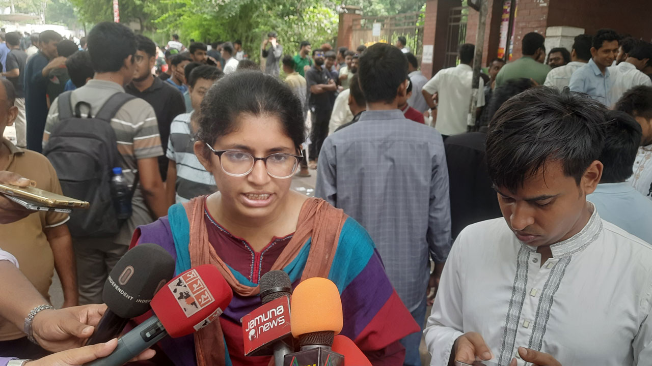 ব্যাপক সাড়া পাচ্ছি, জয়ের ব্যাপারে আশাবাদী : ভিপি প্রার্থী উমামা ফাতেমা