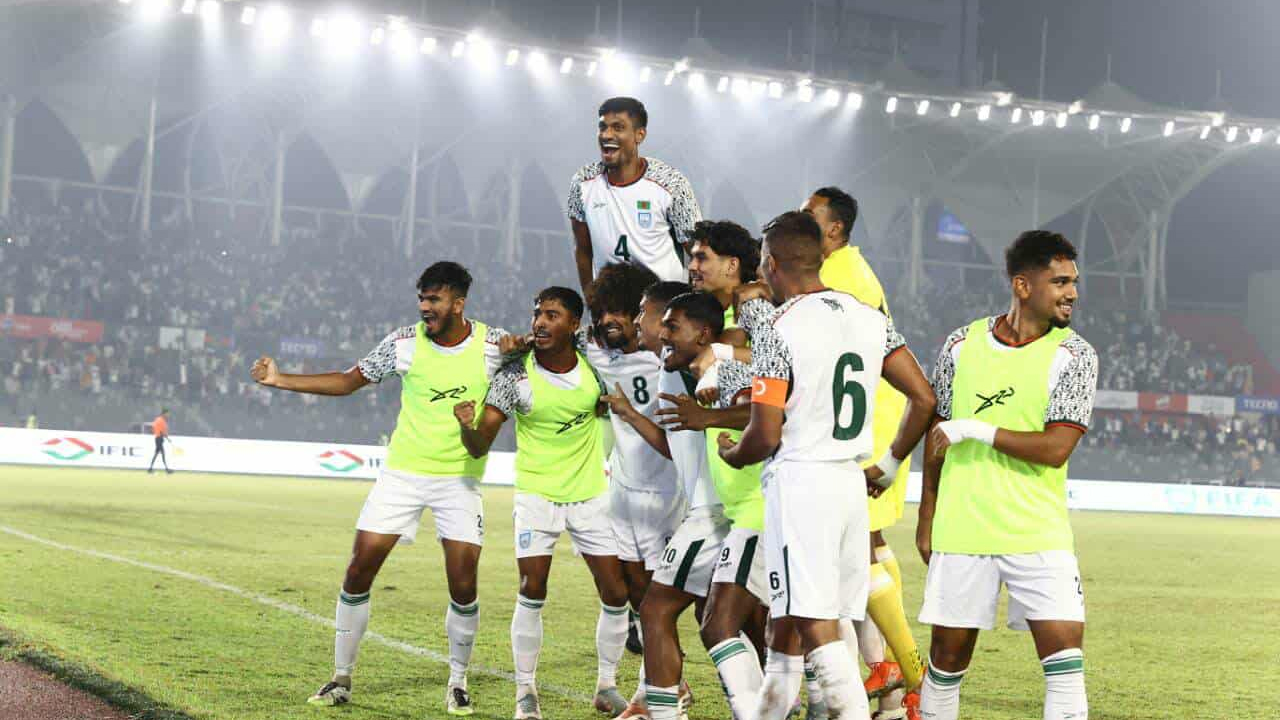 হামজার জোড়া গোলেও নেপালকে হারাতে পারল না বাংলাদেশ