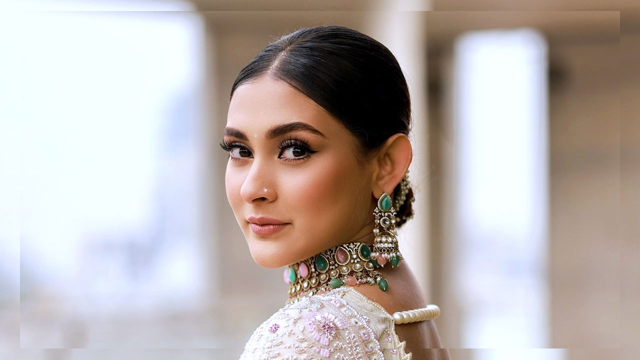 অভিনেত্রী মেহজাবীনের বিরুদ্ধে গ্রেপ্তারি পরোয়ানা