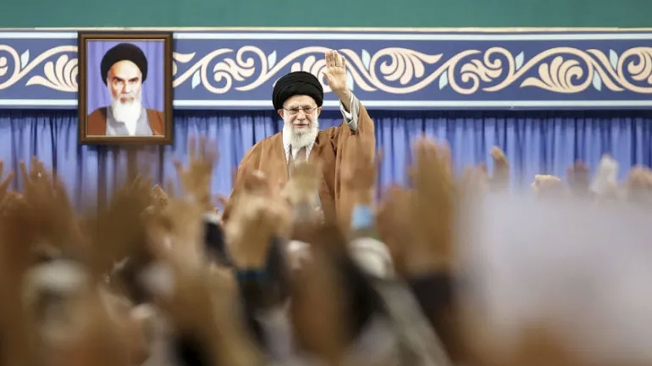 খামেনির মৃত্যু : ইরানের শাসনব্যবস্থা কি ভেঙে পড়বে?