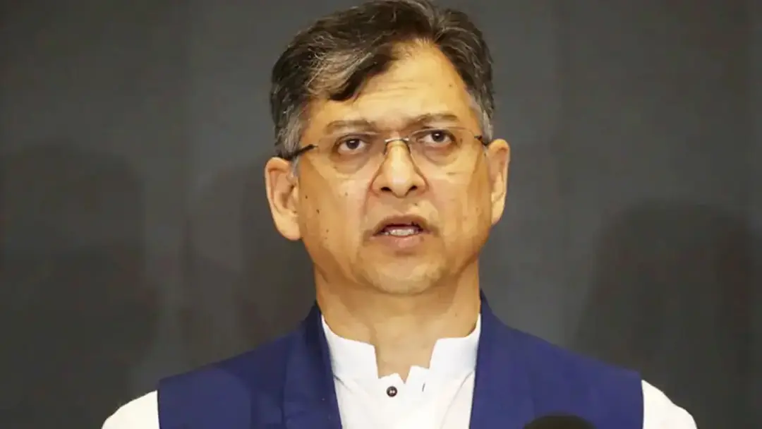 ঈদে দরিদ্রদের পাশে বিত্তশালীদের দাঁড়ানোর আহ্বান স্বরাষ্ট্রমন্ত্রীর