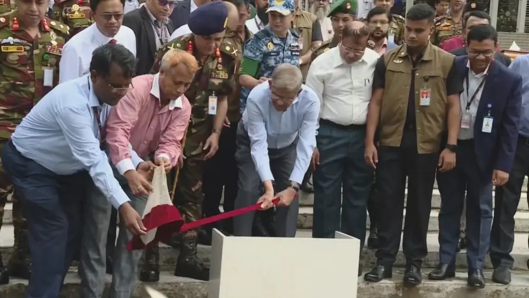 বঙ্গভবনের সিংহ পুকুরে মাছের পোনা অবমুক্ত করলেন রাষ্ট্রপতি