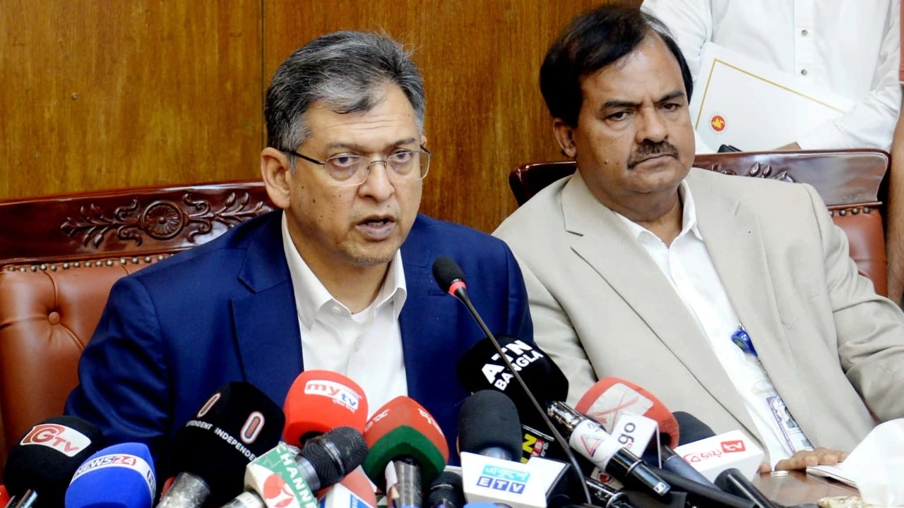 দুর্গাপূজার নিরাপত্তায় বিশেষ অ্যাপ, বাড়ানো হয়েছে নজরদারি: স্বরাষ্ট্রমন্ত্রী