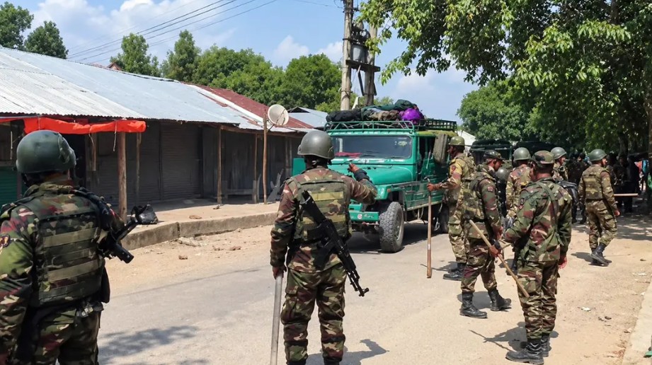 সাজেক সড়কে ফের অবরোধ, আইনশৃঙ্খলা বাহিনীর সঙ্গে গোলাগুলি