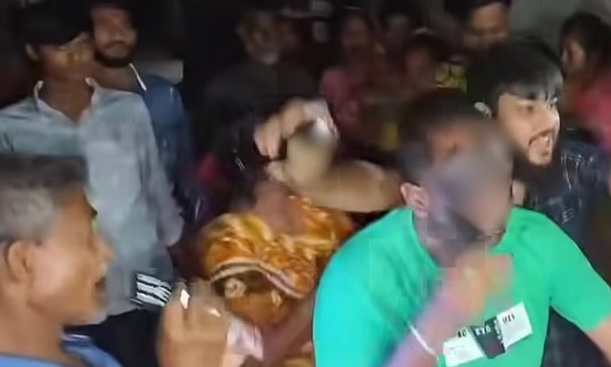 শ্যালিকাকে বিয়ে, মুখে চুনকালি মাখিয়ে যুবক ও তার দুই স্ত্রীকে গ্রামছাড়া