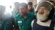 আদালতে পুলিশের সঙ্গে হাজী সেলিমের চিৎকার-চেঁচামেচি