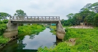 খালের ওপরে এতিম সেতু, কেউ জানে না কেন