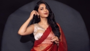 ভক্তদের সতর্ক করলেন অভিনেত্রী শ্রুতি