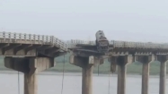 সেতু ভেঙে নদীতে পড়ল যানবাহন, ১০ জন নিহত