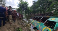 লক্ষ্মীপুরে যাত্রীবাহী বাস খালে, নিহত ৫