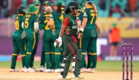 শেষ ওভারের রোমাঞ্চকর লড়াইয়ে হারল বাংলাদেশ