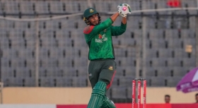 নিষ্প্রাণ ইনিংসে প্রাণ ফেরালেন রিশাদ, ২০০ পেরোলো বাংলাদেশ