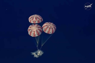 চাঁদের কক্ষপথ প্রদক্ষিণ শেষে পৃথিবীতে ফিরলেন ৪ নভোচারী