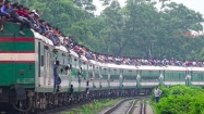 ট্রেনের ছাদে ভ্রমণ ঠেকাতে ৩ স্তরের নিরাপত্তা
