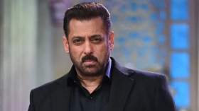 শুটিংয়ের ব্যস্ততার মাঝেও বন্যাদুর্গতদের পাশে সালমান খান