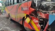 বিকল হওয়া কাভার্ডভ্যানের পেছনে বাসের ধাক্কা, নিহত ৩