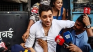ইমরান খানের পাশে দাঁড়ালেন কিরণ রাও ও সাবা আজাদ
