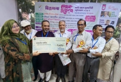ভিন্নমাত্রা প্রকাশনীর লেখক সংবর্ধনা ও স্মৃতি পদক অনুষ্ঠিত